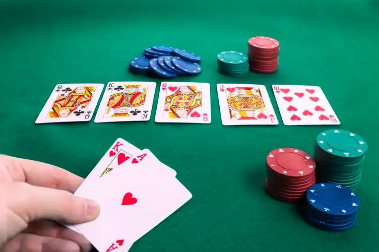 Filipino player joining a live baccarat table on nino game via mobile browser